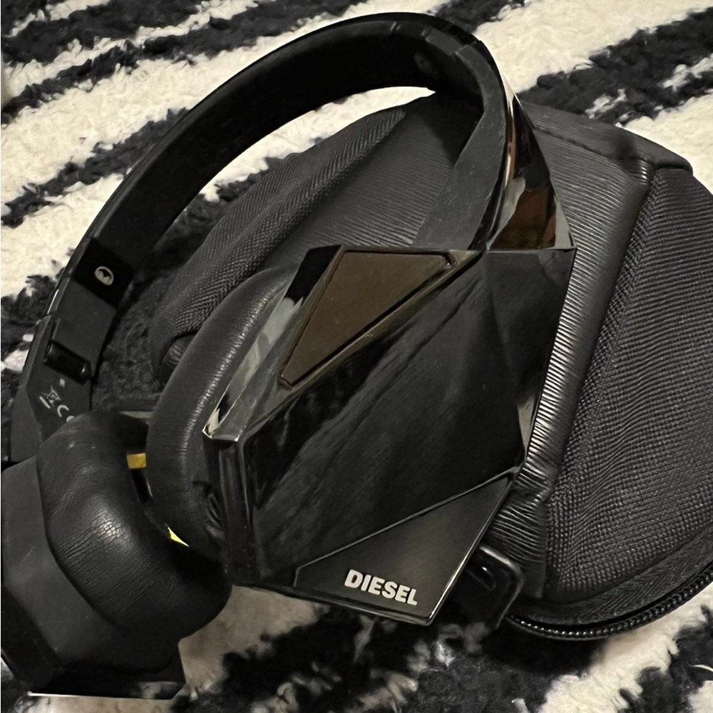 Monster diesel vektr headphones